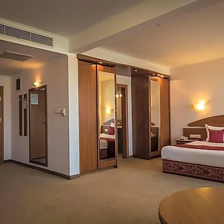 Plaza Hotel 4*