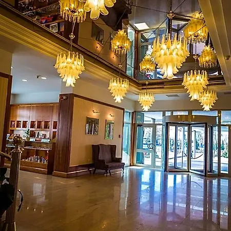 Plaza Hotel 4*