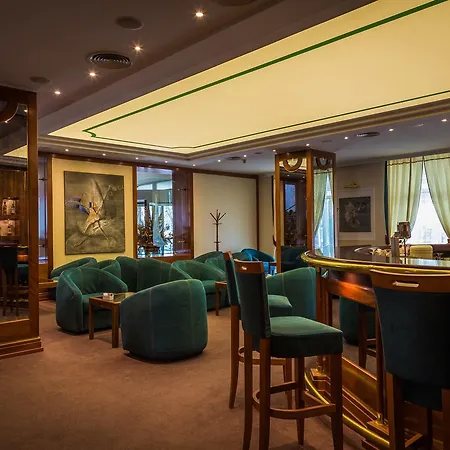Plaza Hotel 4*