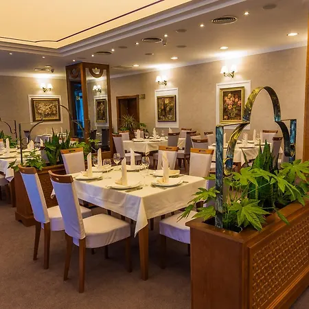 Plaza Hotel 4*