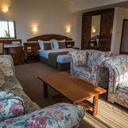 Plaza Hotel 4*