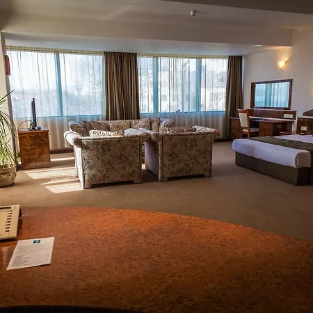 Plaza Hotel 4*