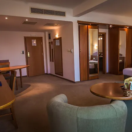 Hotel Plaza 4*
